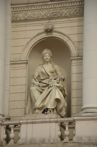 Скульптура на театре оперы и балета