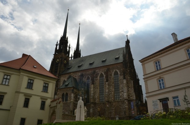 Собор Петра и Павла вблизи