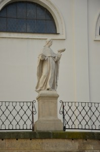 Статуя у костела святого Михаила
