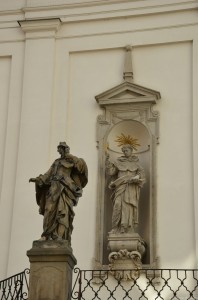 Статуя у костела святого Михаила