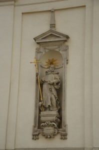 Статуя у костела святого Михаила