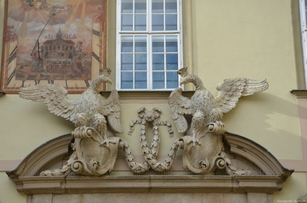 Скульптура над входом в Новой Ратуши
