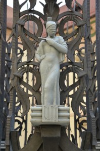 Фигурка месяца