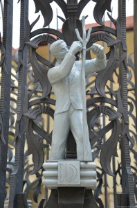 Фигурка месяца