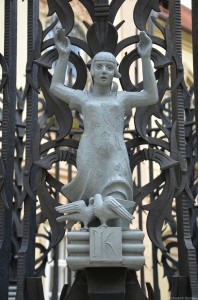 Фигурка месяца