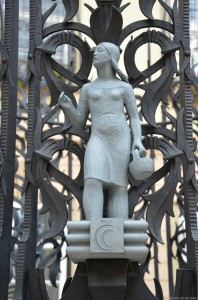 Фигурка месяца