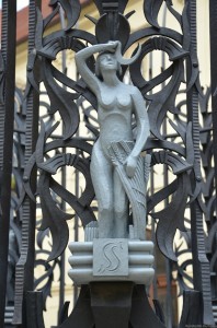 Фигурка месяца