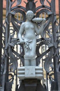 Фигурка месяца