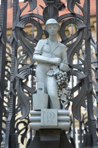 Фигурка месяца