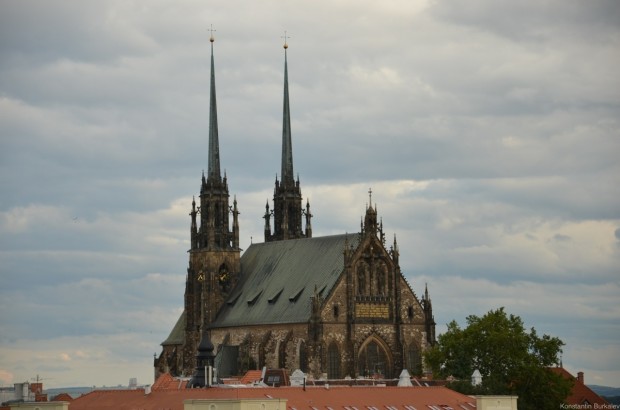 Вид на собор Петра и Павла с холма Шпилберг