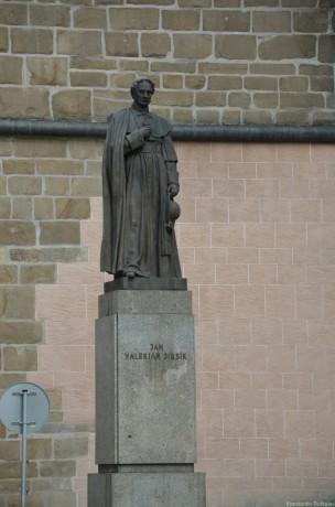 Памятник Жану Жирсику