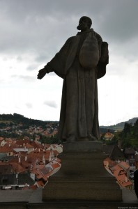 Скульптуры на Плащевом мосту