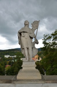 Скульптуры на Плащевом мосту