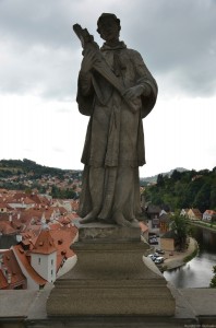 Скульптуры на Плащевом мосту