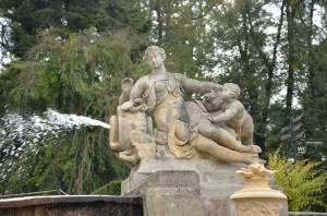 каскадный фонтан XVIII века в верхнем парке замка Чешский Крумлов