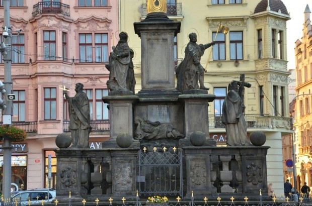 Чумной столп. Площадь Республики Чумной столп. Площадь Республики