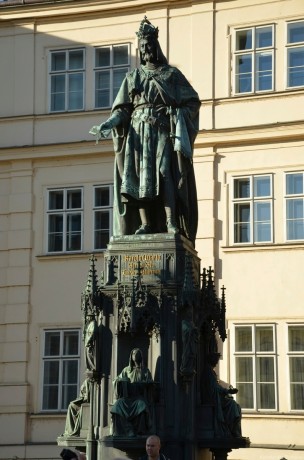 памятник Карлу IV