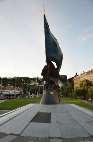 памятник движению Второго сопротивления против нацистской агрессии и оккупации