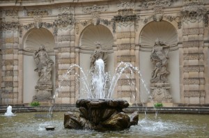 Цвингер. Фонтан. Скульптуры Цвингер. Фонтан. Скульптуры