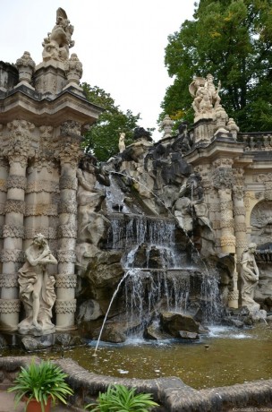 Цвингер. Фонтан Цвингер. Фонтан