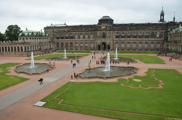 Внутренний двор Цвингера Внутренний двор Цвингера