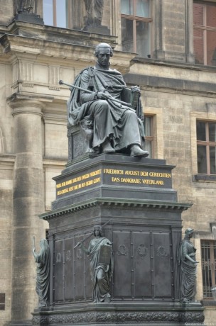 памятник первому королю Саксонии Фридриху Августу I Справедливому памятник первому королю Саксонии Фридриху Августу I Справедливому