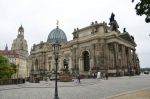 Терраса Брюля. Здание Академии искусств Саксонии Терраса Брюля. Здание Академии искусств Саксонии