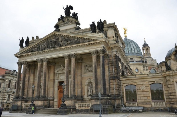 Терраса Брюля. Здание Академии искусств Саксонии Терраса Брюля. Здание Академии искусств Саксонии