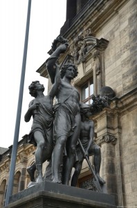 Скульптуры, украшающие парадную лестницу Тормайера Скульптуры, украшающие парадную лестницу Тормайера