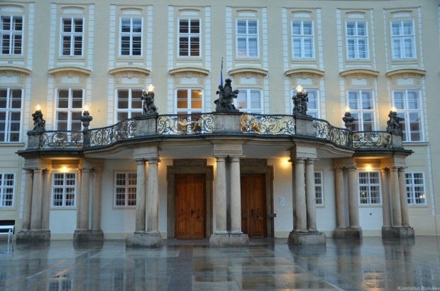 Вход в президентский дворец