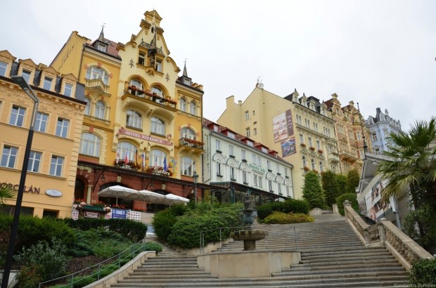 Карловы Вары. Архитектура. Рядом с рыночной колоннадой