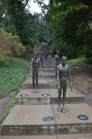 памятник жертвам коммунизма