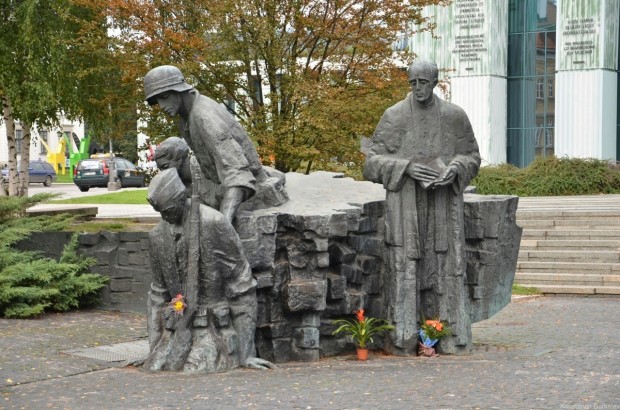 Памятник героям Варшавского восстания Памятник героям Варшавского восстания