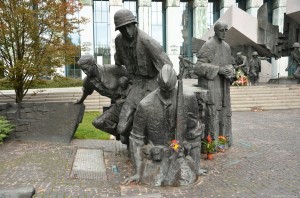 Памятник героям Варшавского восстания Памятник героям Варшавского восстания